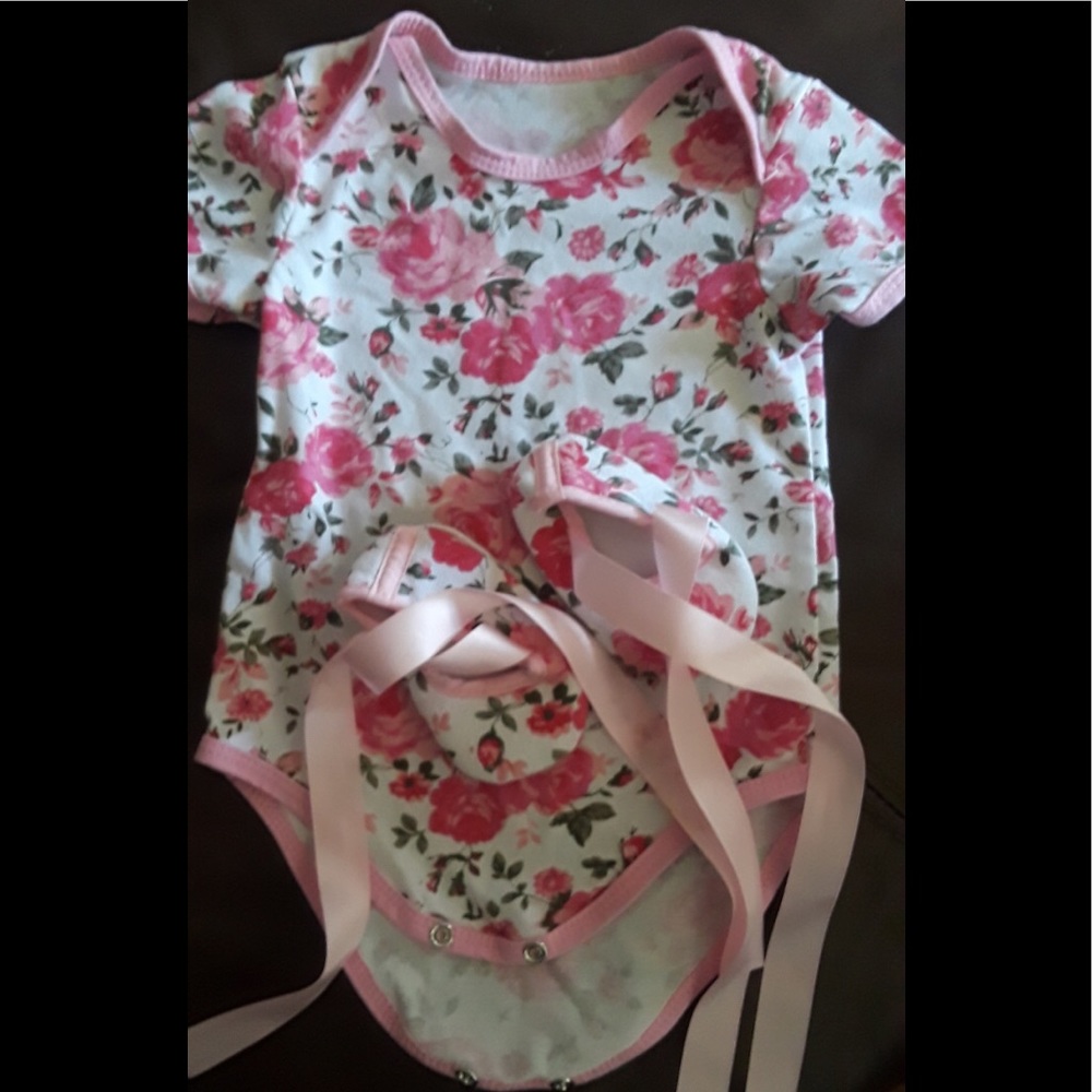Infant girl onesie with matching shoes